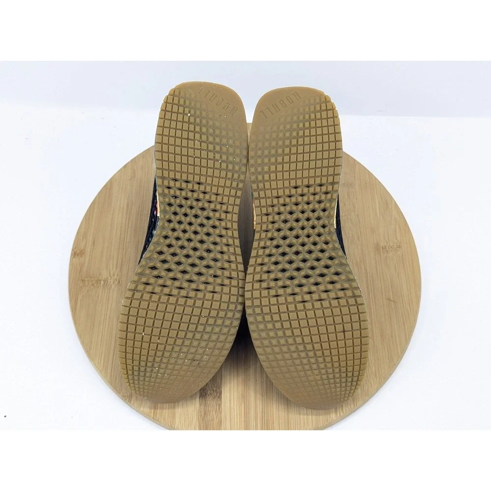 l Sneakers